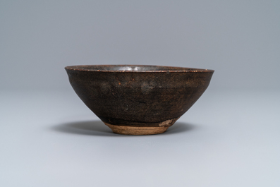 A Chinese Jizhou slip-decorated 'phoenix' bowl, Song/Yuan