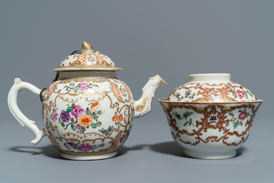 Een Chinees famille rose theeservies met floraal en verguld decor, Qianlong