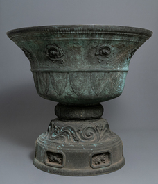 Un important br&ucirc;leur d'encens de temple en bronze, Japon, Momoyama ou Edo, 16/17&egrave;me