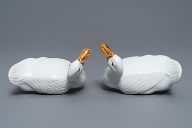 A pair of Chinese blanc de Chine models of geese, Republic, 20th C.