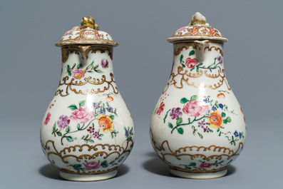 Een Chinees famille rose theeservies met floraal en verguld decor, Qianlong