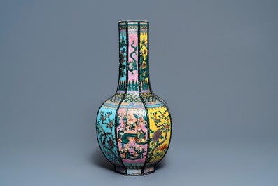 An octagonal Chinese famille rose bottle vase, 19th C.