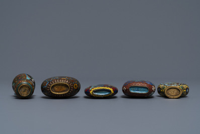 Ten Chinese cloisonn&eacute; snuff bottles, 19/20th C.