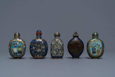 Ten Chinese cloisonn&eacute; snuff bottles, 19/20th C.