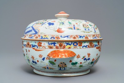 A round Chinese famille verte tureen and cover with ladies in a landscape, Yongzheng