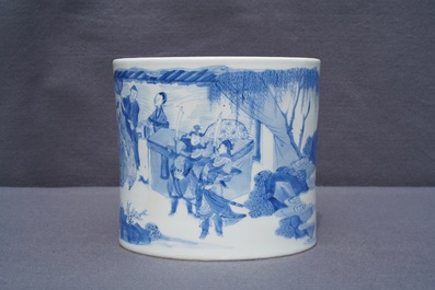 Un grand pot &agrave; pinceaux en porcelaine de Chine bleu et blanc, &eacute;poque Transition