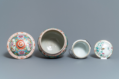 Een collectie Chinees famille rose porselein en een Yixing steengoed theepot, 18/19e eeuw