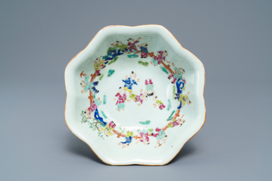 A Chinese Thai market Bencharong famille rose bowl, Yongzheng mark, 19/20th C.