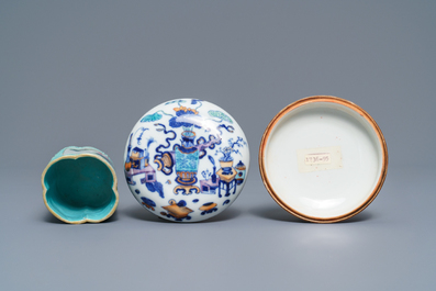 A Chinese doucai seal paste box and a famille rose brush pot, Qianlong marks, 19th C.