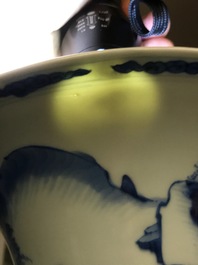 Un vase de forme yenyen en porcelaine de Chine bleu et blanc, Kangxi