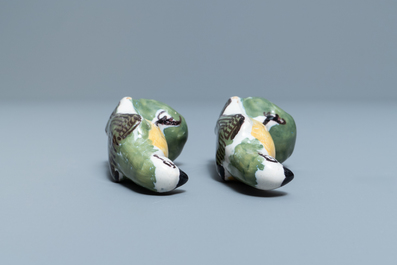 A pair of polychrome Dutch Delft miniature models of parrots, 18th C.