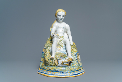 Une grande fontaine figurant 'Amphitrite' en fa&iuml;ence polychrome de Bruxelles, 18&egrave;me