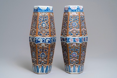 A pair of rare Chinese hexagonal brown-ground blue, white and underglaze red vases, 19th C.