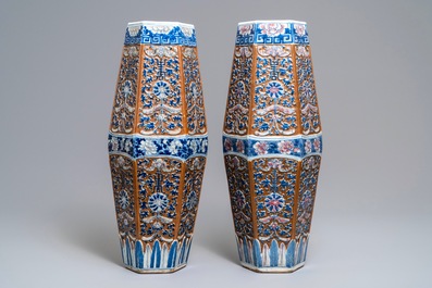 A pair of rare Chinese hexagonal brown-ground blue, white and underglaze red vases, 19th C.