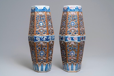 A pair of rare Chinese hexagonal brown-ground blue, white and underglaze red vases, 19th C.