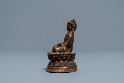 A Sino-Tibetan gilt bronze figure of Buddha, 16/17th C.