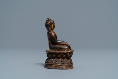 A Sino-Tibetan gilt bronze figure of Buddha, 16/17th C.