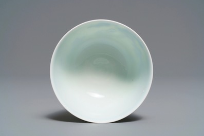 Un bol en porcelaine de Chine doucai, marque de Kangxi, 19/20&egrave;me