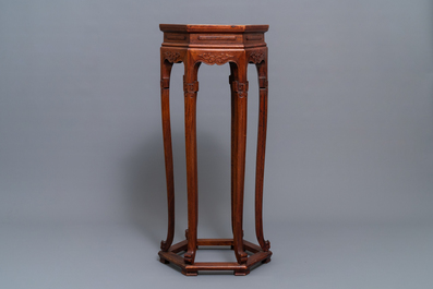 A Chinese wooden stand with marble top, 19/20th C.