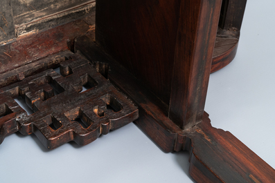 A low Chinese marble-inlaid wooden rectangular table with rounded corners, 19/20th C.