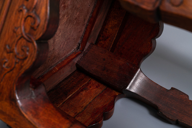 A Chinese wooden stand with marble top, 19/20th C.