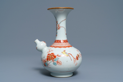 Een Chinese kendi met Nederlands decor in Kakiemon-stijl, Qianlong