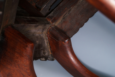 Une paire de socles en bois sculpt&eacute; de style Ming, 18/19&egrave;me