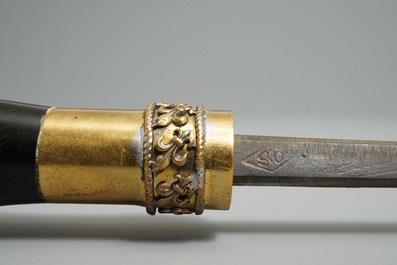 Acht wandelstokken w.o. met steekwapens, dobbelstenen en zilveren grepen, 19e eeuw