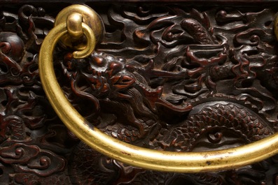 Une bo&icirc;te en bois de zitan aux montures en &eacute;maux cloisonn&eacute;s et anses en bronze dor&eacute;, Qing