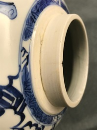 Een Chinese blauw-witte gemberpot met spelende zotjes, Kangxi