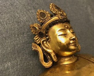 A Sino-Tibetan gilt bronze figure of Buddha Shakyamuni, 17/18th C.