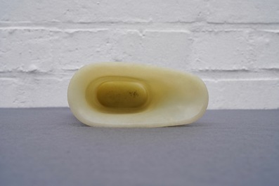 A Chinese yellow jade rhyton cup, 19/20th C.