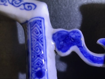 Een zeldzame Chinese blauw-witte koffiekan met 'Europa en de stier', Kangxi