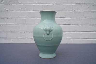 Een Chinese monochrome celadon 'hu' vaas, Qianlong merk, 19/20e eeuw