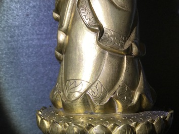 Une figure de Bouddha debout en bronze dor&eacute;, Chine, Qianlong