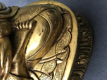 Une figure de Bouddha Shakyamuni en bronze dor&eacute;, Sino-Tibet, 17/18&egrave;me