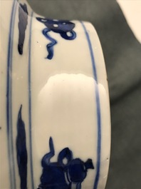 Een Chinese blauw-witte balustervaas met spelende jongens, Kangxi