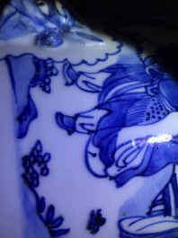 Un grand br&ucirc;le-parfum en porcelaine de Chine bleu et blanc &agrave; d&eacute;cor d'immortels, Wanli