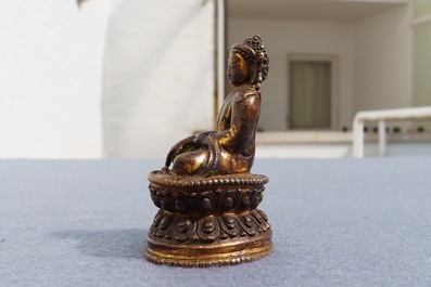 A Sino-Tibetan gilt bronze figure of Buddha, 16/17th C.