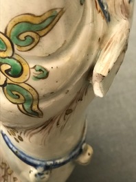 Une figure de Shoulao assis sur un cerf en porcelaine de Chine wucai, Wanli