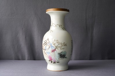 Un vase en porcelaine de Chine famille rose, marque de Qianlong, R&eacute;publique, 20&egrave;me