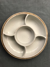 Une bo&icirc;te couverte et un r&eacute;chaud en porcelaine de Chine qianjiang cai, 19/20&egrave;me