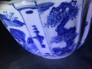 A Chinese blue and white kraak porcelain 'crow' cup, Wanli