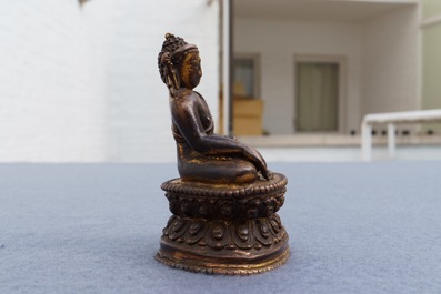 A Sino-Tibetan gilt bronze figure of Buddha, 16/17th C.