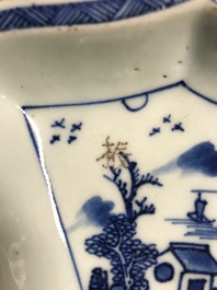 Een Chinese blauw-witte zoetvleesset of rijsttafel met landschapsdecor, 18/19e eeuw