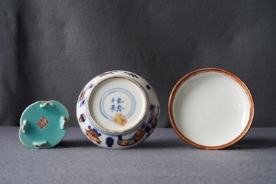 A Chinese doucai seal paste box and a famille rose brush pot, Qianlong marks, 19th C.