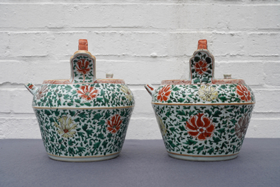 A pair of Chinese famille verte lime pots for the Vietnamese market, Kangxi