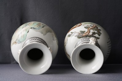 Deux vases en porcelaine de Chine aux anses en forme de ruyi, 2&egrave;me moiti&eacute; du 20&egrave;me