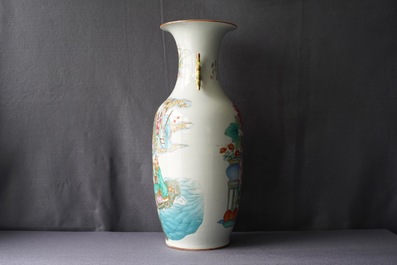 A Chinese famille rose two-sided design vase, 19/20th C.