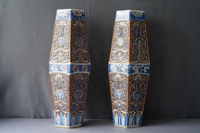 A pair of rare Chinese hexagonal brown-ground blue, white and underglaze red vases, 19th C.